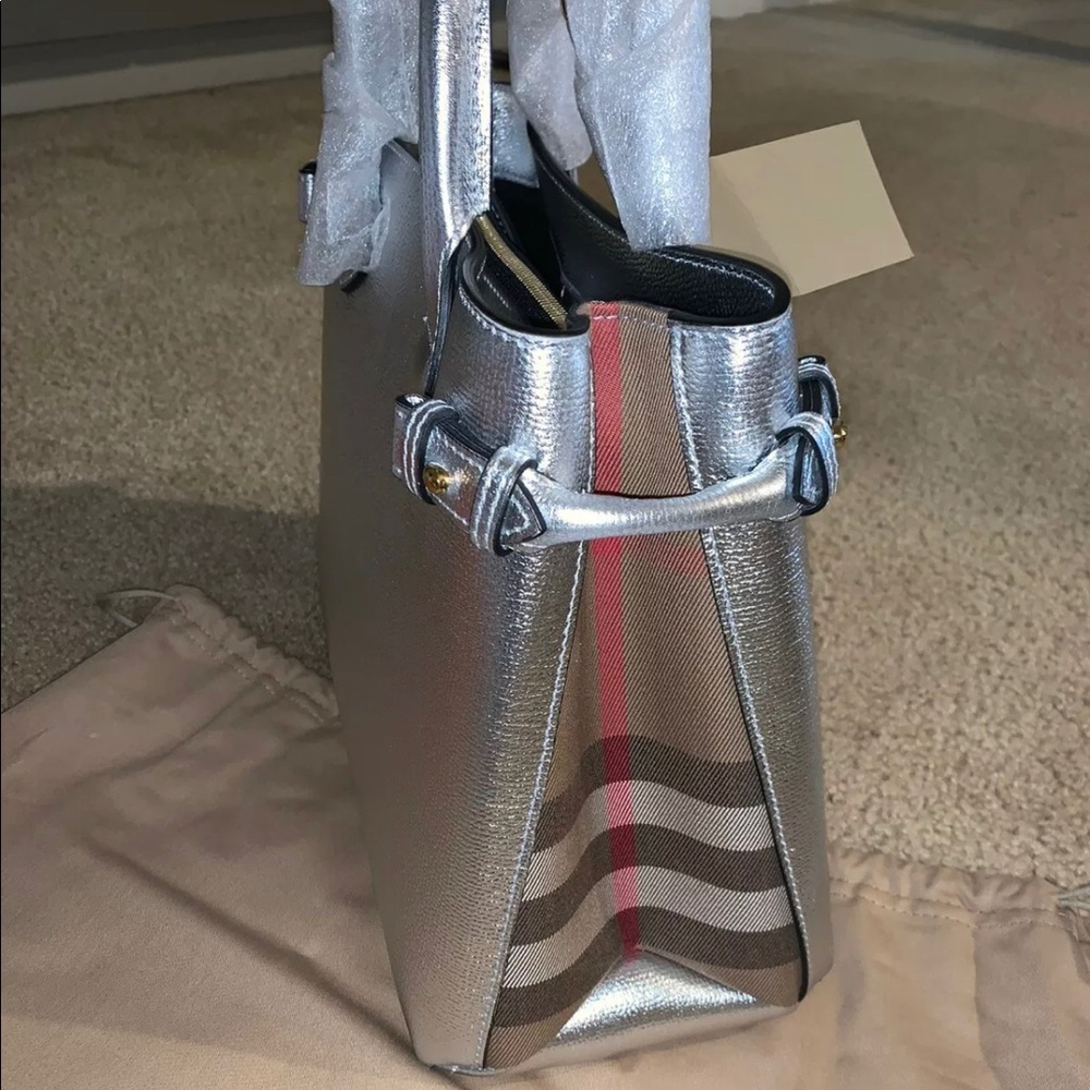 Burberry purse